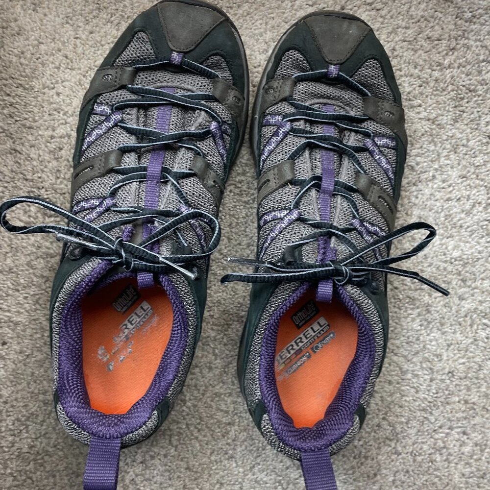 Merrell Women't hiking outdoor shoes size 8.5 in purple and gray